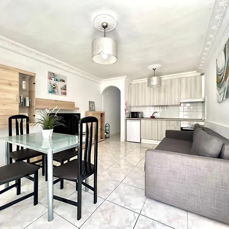 Apartment Lovely With Pool And Wifi
